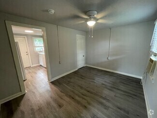 Building Photo - Beautiful 2 Bed 1 Bath House