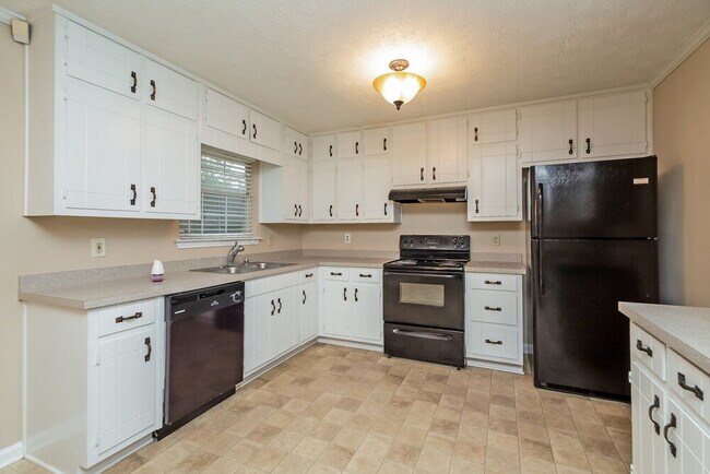 Building Photo - 5972 Nell Ln