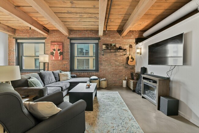 Building Photo - 90 Wareham St