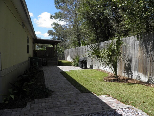 Building Photo - 810 Gibson Rd