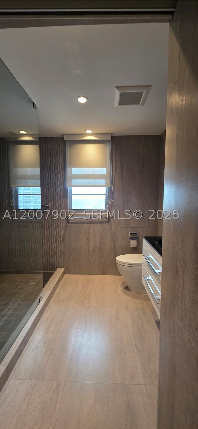 Building Photo - 5255 Collins Ave
