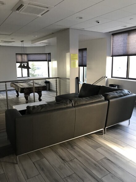 Party room - seating area - 45 river drive south