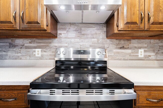 Building Photo - Beautifully updated 3-bedroom, 2-bathroom home