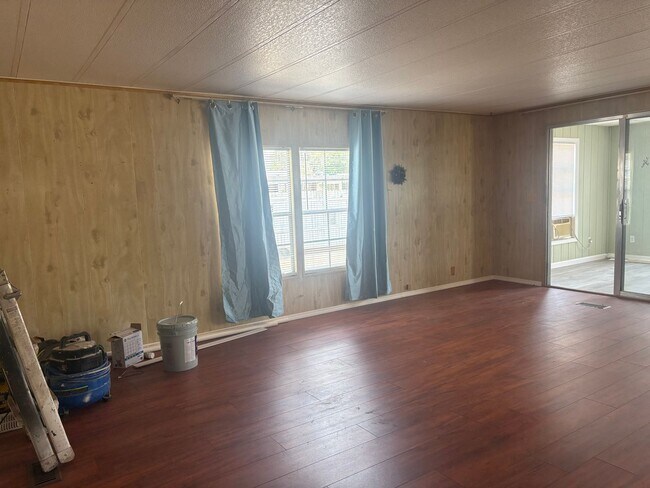 Building Photo - 2bed/2bath SFH Rent $1250/month ready May 2026
