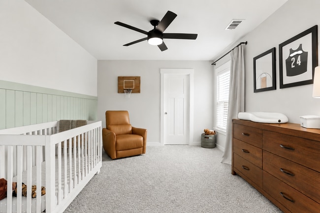 Building Photo - Spacious 4 bedroom 3 bath home with loft