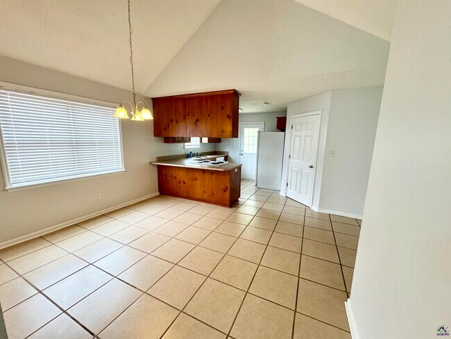 Building Photo - 308 Strawbridge Ln