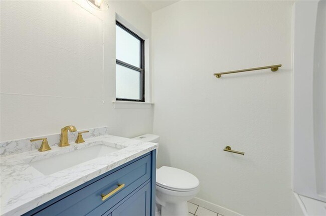 Building Photo - 6713 Silvermine Dr