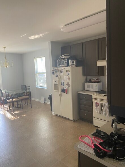 Kitchen/Dining area 1 - 4243 Spring Oak Dr