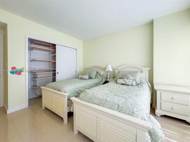 Building Photo - 3800 Galt Ocean Dr
