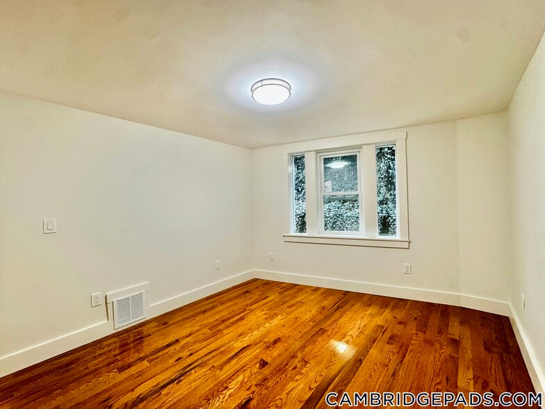 Building Photo - 38 Gibson St