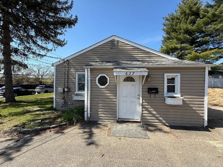 Building Photo - 627 Mola Blvd