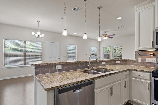 Building Photo - 2304 S Lakeline Blvd