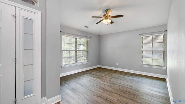 Building Photo - 113 E Crest Way