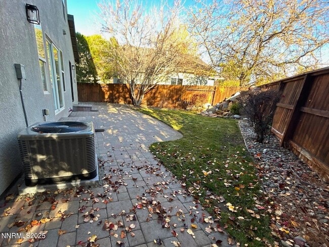 Building Photo - 5353 Desert Peach Dr