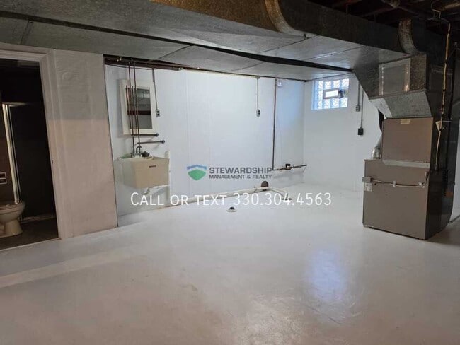 Building Photo - 1040 Stuart St NW