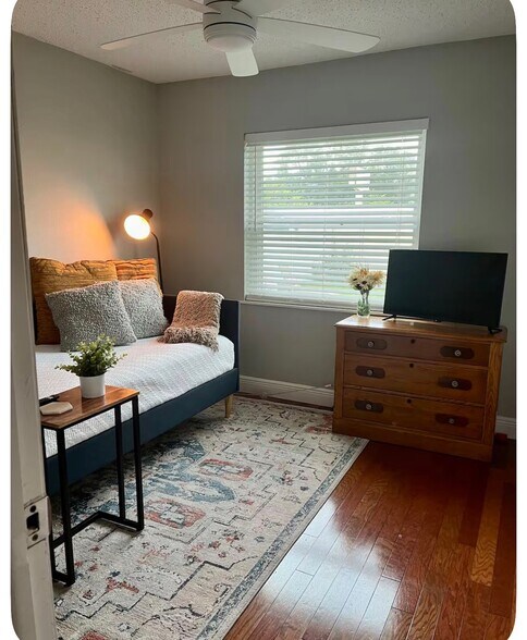 Building Photo - 5026 Oakshire Dr