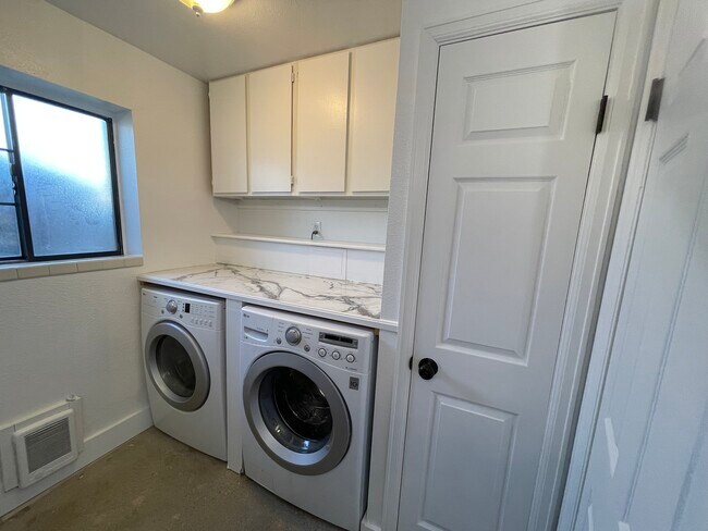 Building Photo - 4620 S Garrison St