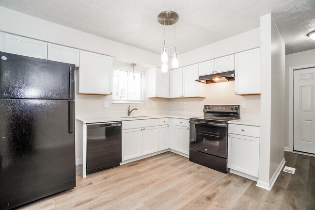 Building Photo - 6605 Hancock Ct