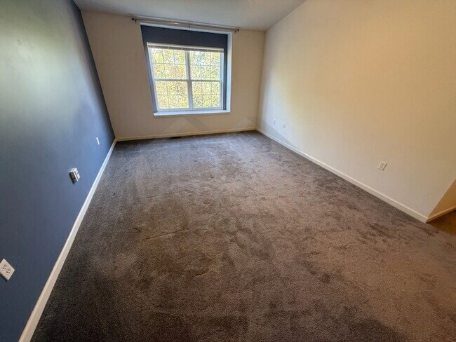 Building Photo - 47576 Pembroke Dr