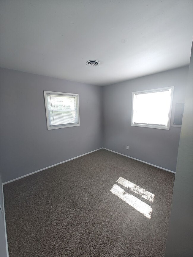 Building Photo - Get it before it's gone!