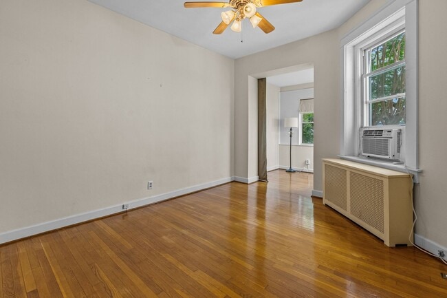 Building Photo - Condo in the heart of Ghent!