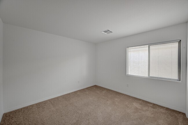 Building Photo - 630 Great River Ave