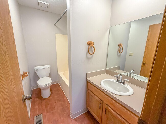 Building Photo - 635 Pebble Pl Dr