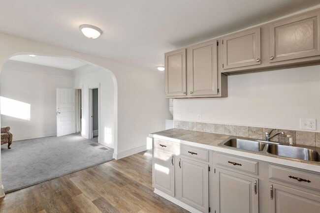 Building Photo - 2617 2nd Ave S