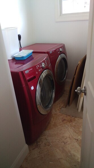 Building Photo - 121 3rd St