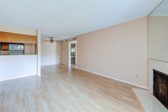 Building Photo - 2120 El Paseo St