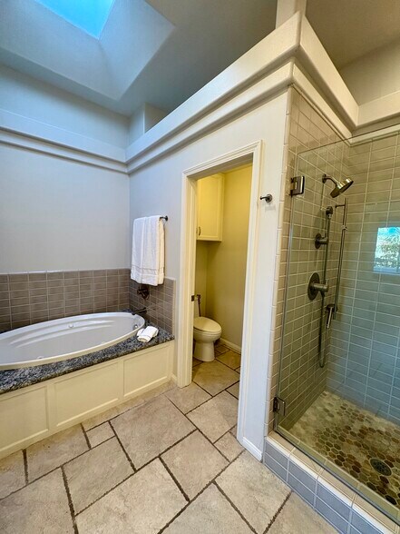 Building Photo - 6483 Zuma View Pl