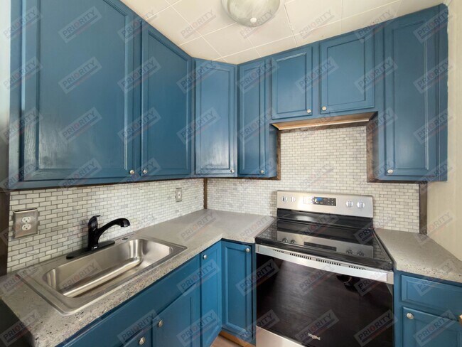 Building Photo - 1 Bedroom Single Family Home