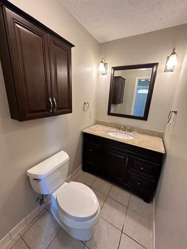Building Photo - Spacious, Recently Updated J-Town 4BR / 1.5 BA Home for Rent!
