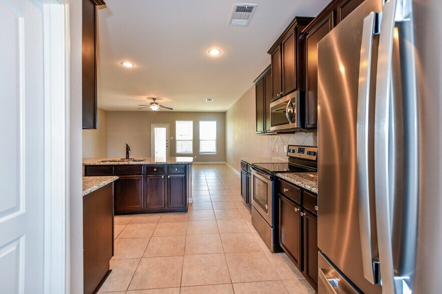 Building Photo - 526 Roaring Springs Dr