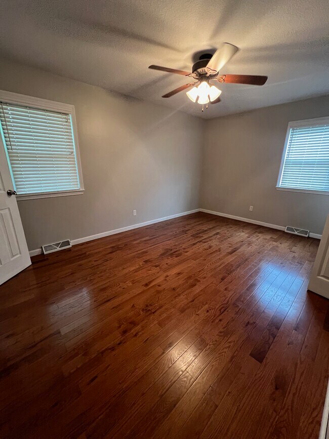 Building Photo - 304 Lawson Dr