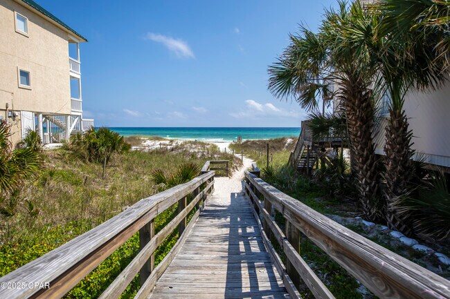 Building Photo - 17620 Front Beach Rd