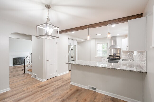 Building Photo - 306 Winona Blvd