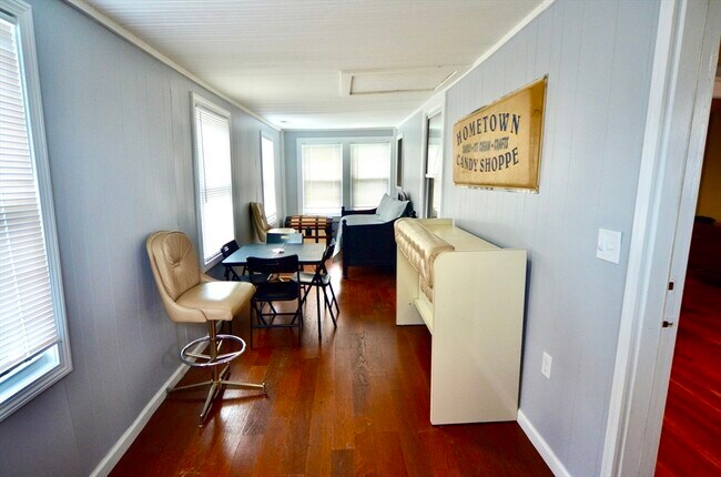 Building Photo - 47 Massasoit Ave