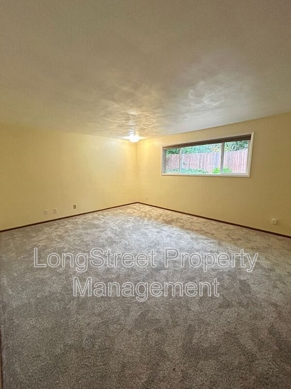 Building Photo - 3325 NW Circle Blvd