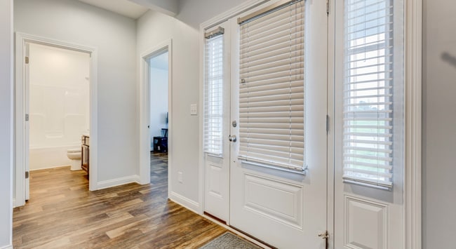 Building Photo - 3873 Brookfield Dr