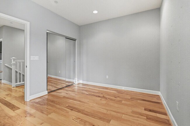 Building Photo - 568 Selby Lane