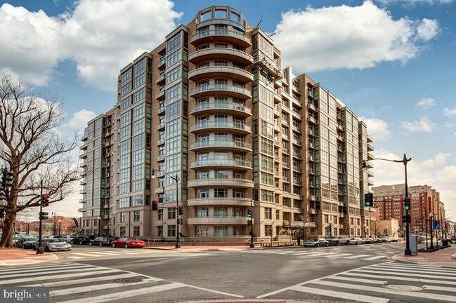 Building Photo - 811 4th St NW