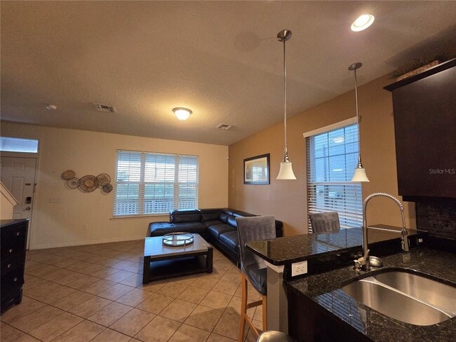 Building Photo - 11842 Silverlake Park Dr