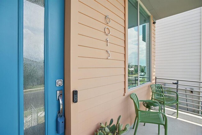 Building Photo - 6013 Florencia Ln