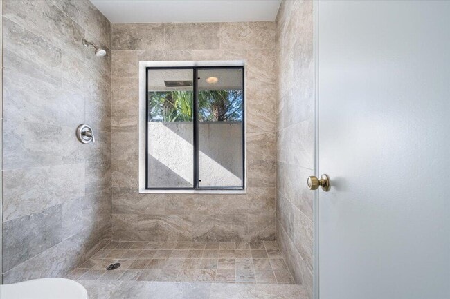 Building Photo - 2216 Amesbury Ct