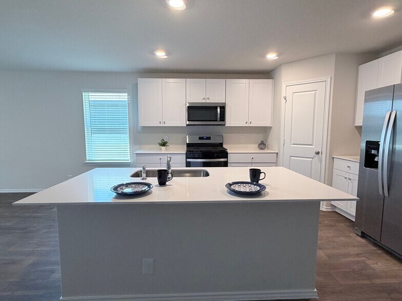 Building Photo - 13928 San Saba Fls