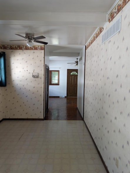 Building Photo - 118 Niles Ave