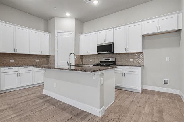 Building Photo - 209 Suma Dr