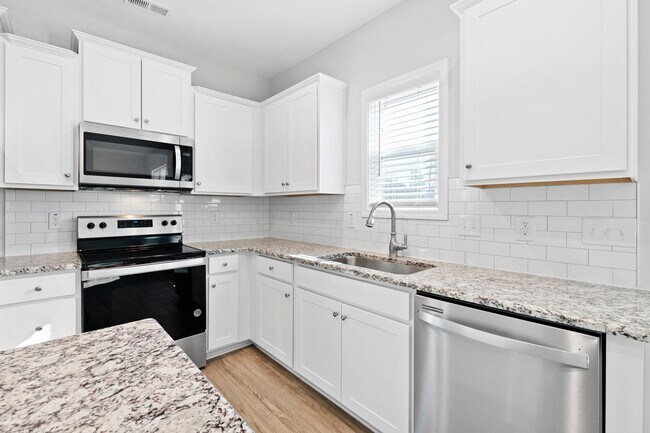 Building Photo - Like New 3 Bedroom Home Walk to DT Clayton!