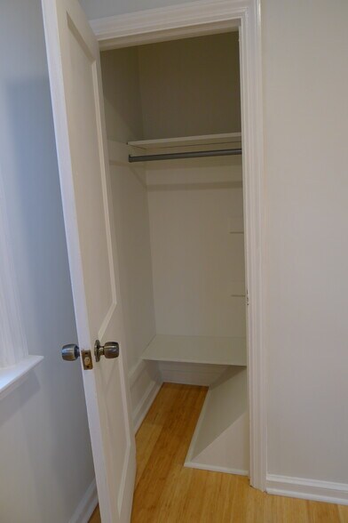 Building Photo - 278 Valley View Road